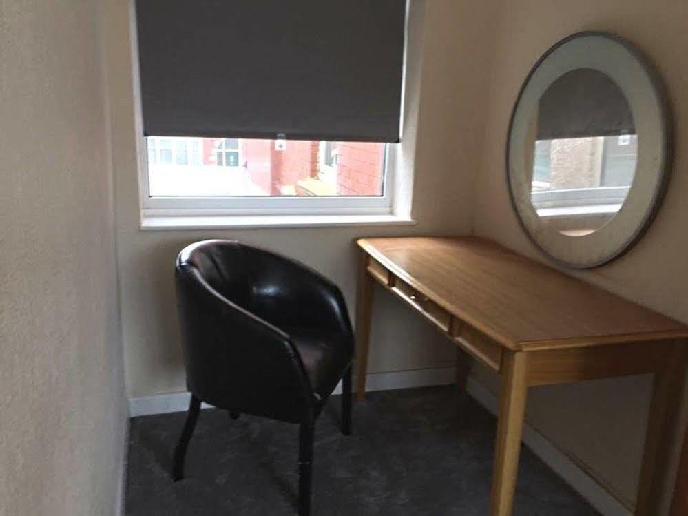 Twelve Apartments Blackpool Buitenkant foto
