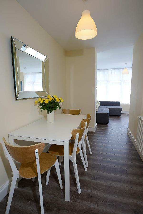 Twelve Apartments Blackpool Buitenkant foto
