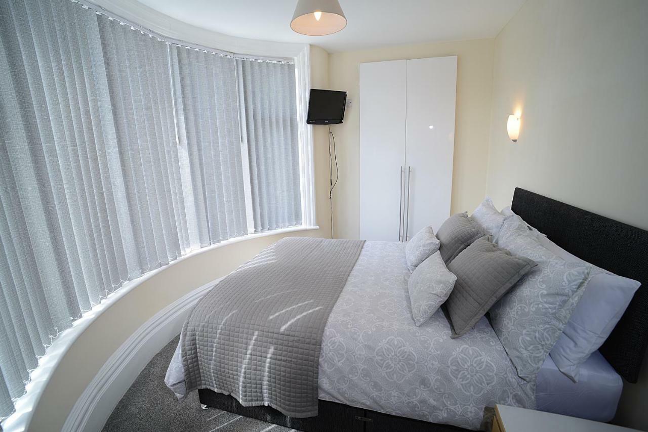 Twelve Apartments Blackpool Buitenkant foto