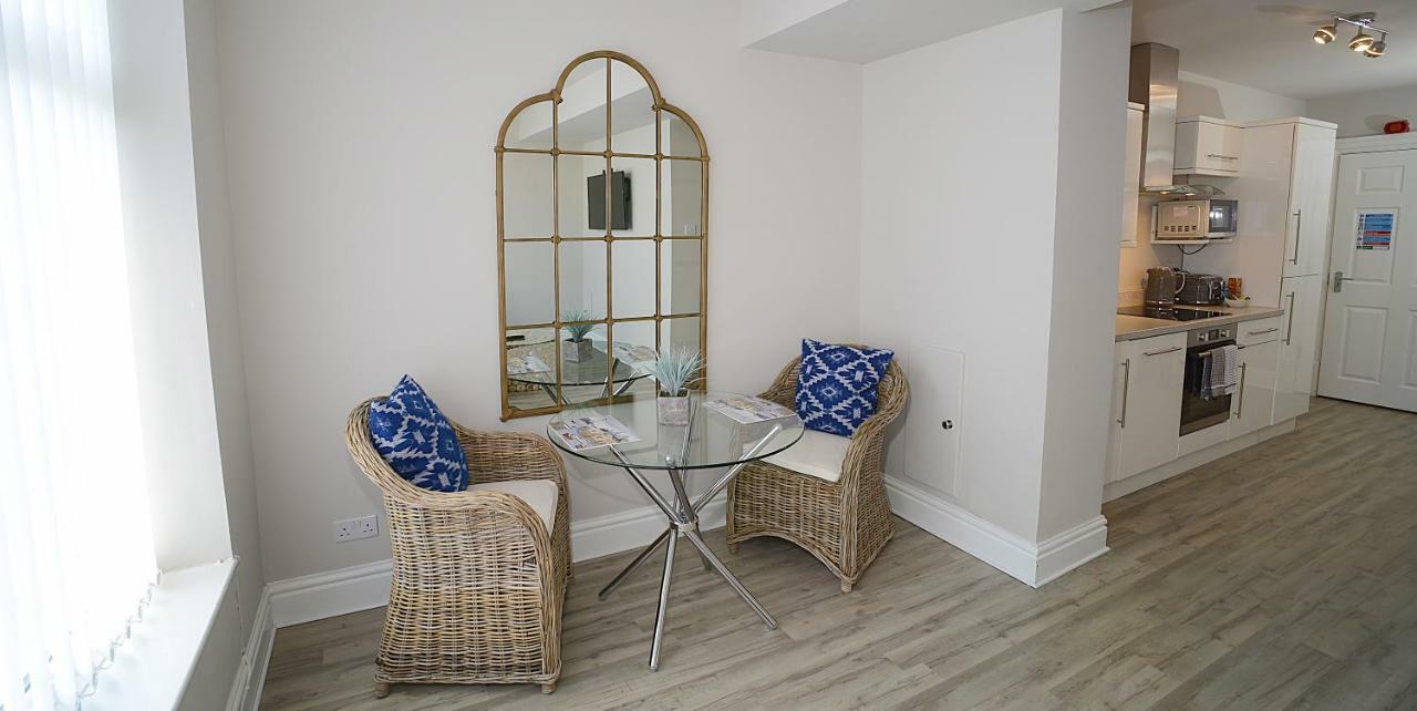 Twelve Apartments Blackpool Buitenkant foto