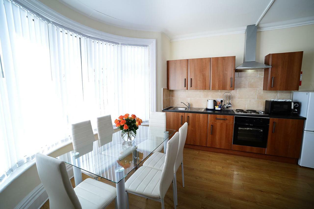Twelve Apartments Blackpool Buitenkant foto